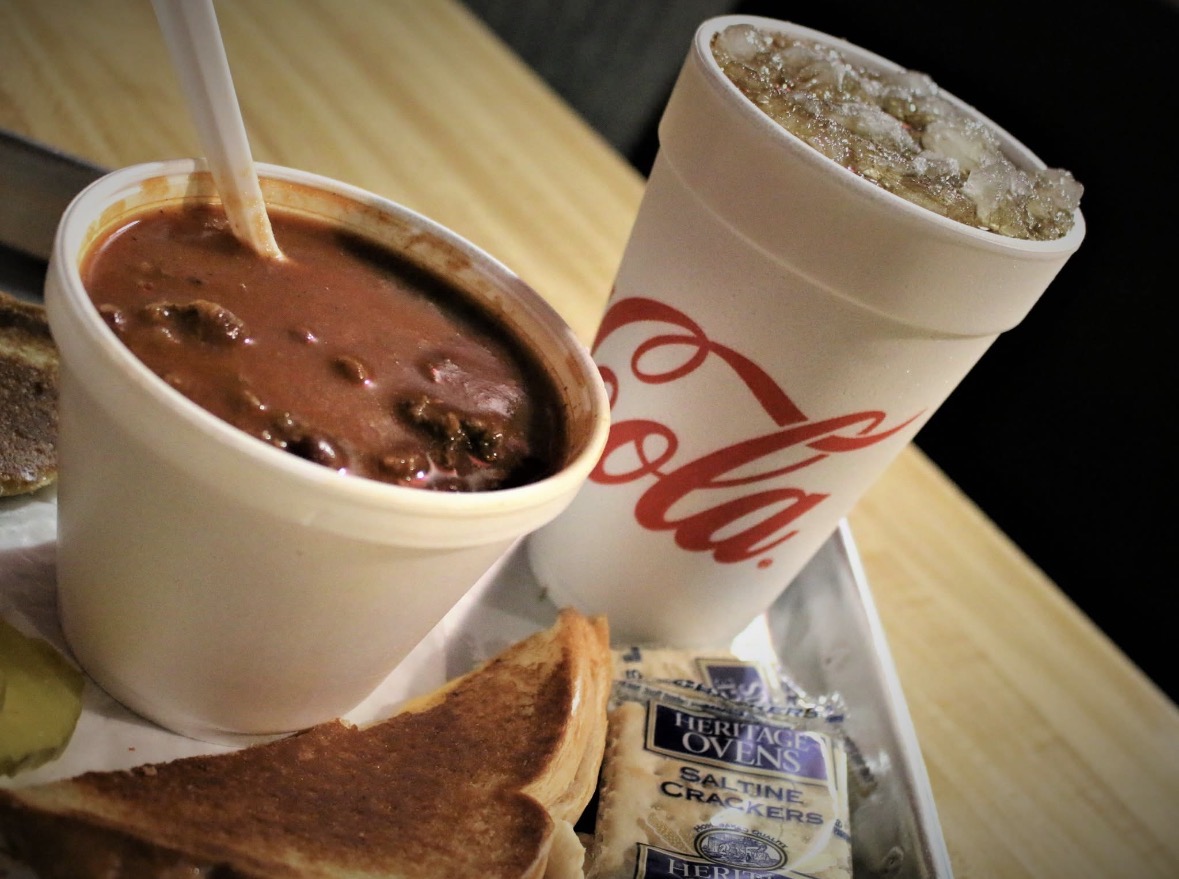 Chili sandwich and soft drink